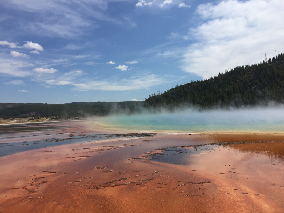yellowstone-hot-springs.jpg